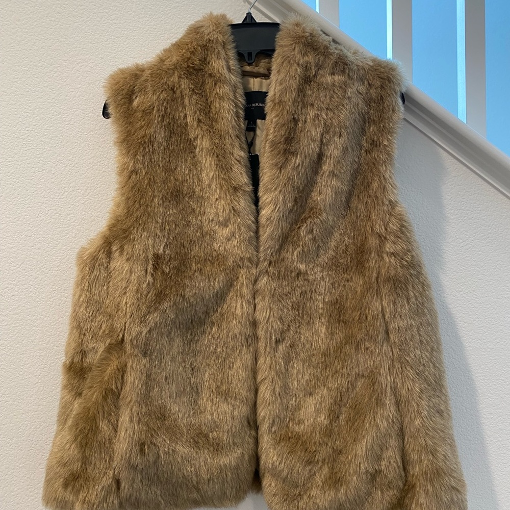 Banana Republic Faux Fur Vest - Picture 2 of 5